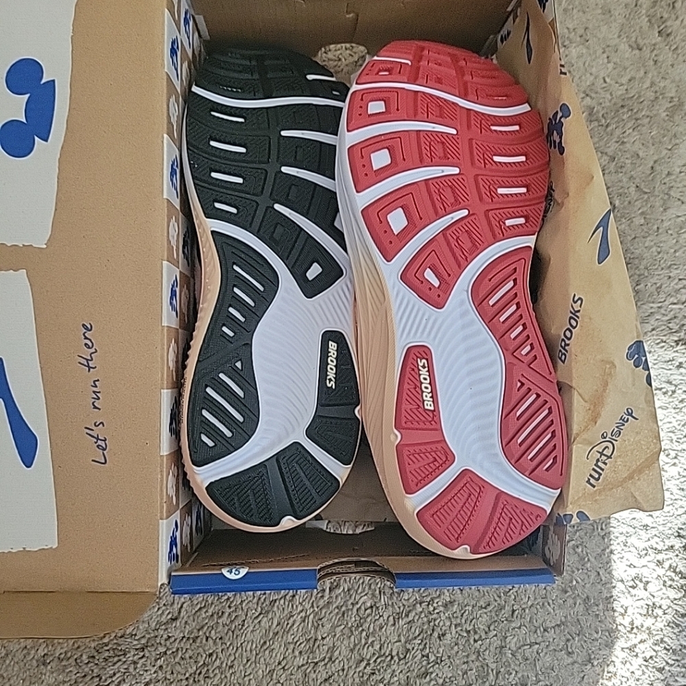 New Brooks Run Disney Chip And Dale Ghost 17 Running Shoes Sneakers - Picture 6 of 8